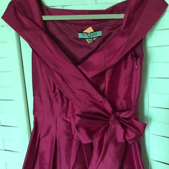 Anne Klein Dresses & Skirts - Stunning fushia Homecoming dress